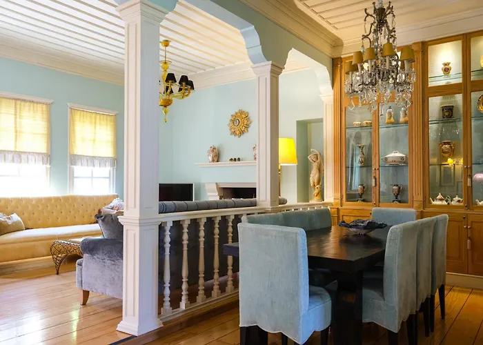 3Br Venetian-Style Villa In Mytilene City Centre