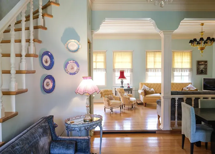 3Br Venetian-Style Villa In Mytilene City Centre