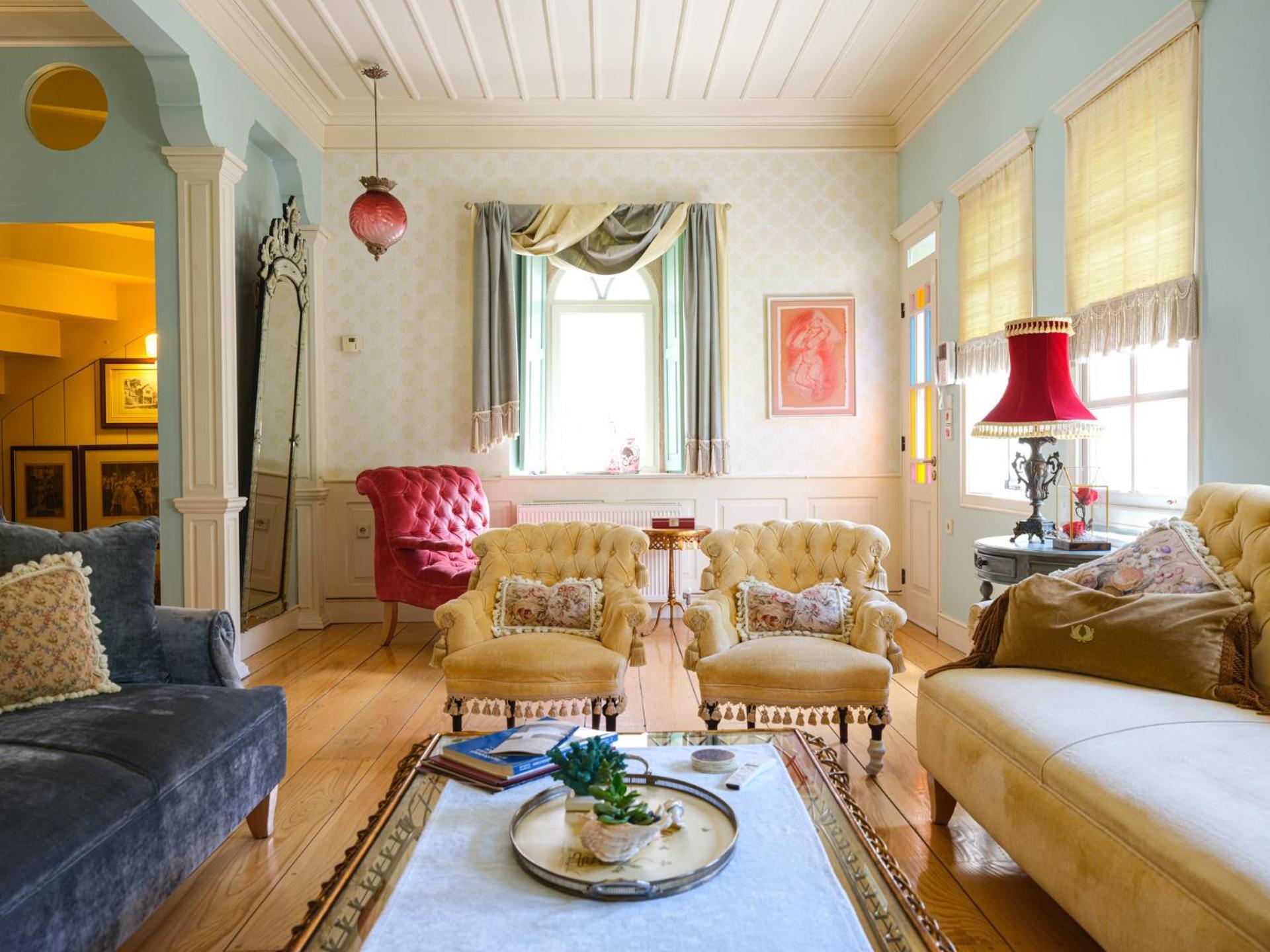 Villa 3br Venetian-style In Centre